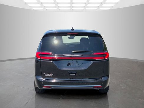 New 2026 Chrysler Pacifica Select image 4