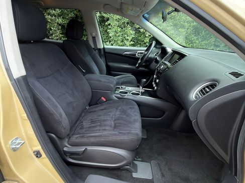 Used 2013 Nissan Pathfinder SV AWD/4WD image 21