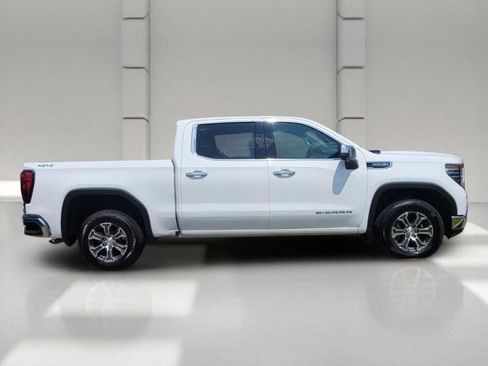 Used 2024 GMC Sierra 1500 SLT AWD/4WD image 4