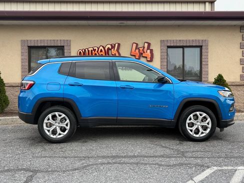 Used 2024 Jeep Compass Latitude AWD/4WD image 29