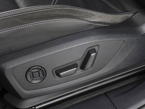 Used 2022 Audi Q3 2.0T Premium w/ Black Optic Sport Package image 23