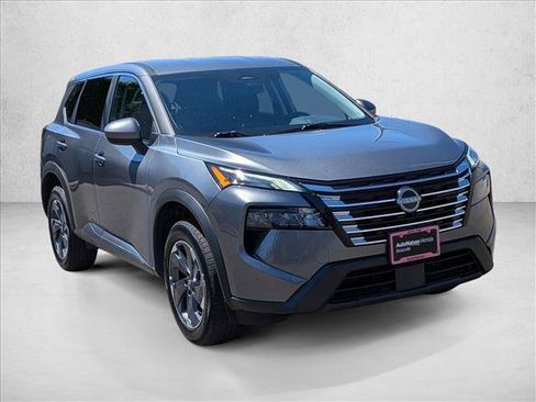 Used 2025 Nissan Rogue SV FWD image 3