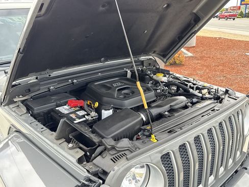 Used 2022 Jeep Wrangler Unlimited Sahara AWD/4WD image 7