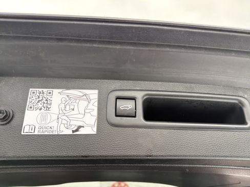 Used 2024 Toyota Highlander XLE image 27