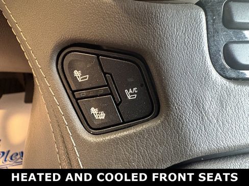 Used 2016 GMC Yukon Denali w/ Open Road Package AWD/4WD image 19