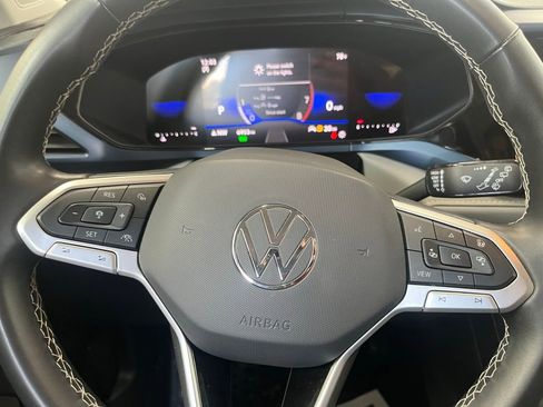 Certified 2024 Volkswagen Taos SE image 21