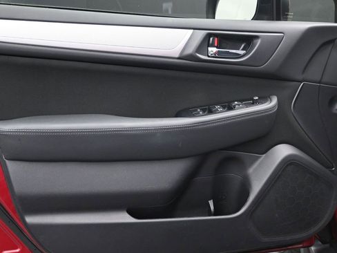 Used 2018 Subaru Outback 2.5i Premium image 9