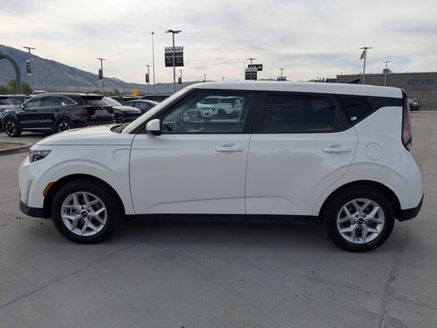 Certified 2024 Kia Soul LX w/ Option Group 015 FWD image 2