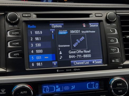 Used 2019 Toyota Highlander SE FWD image 9