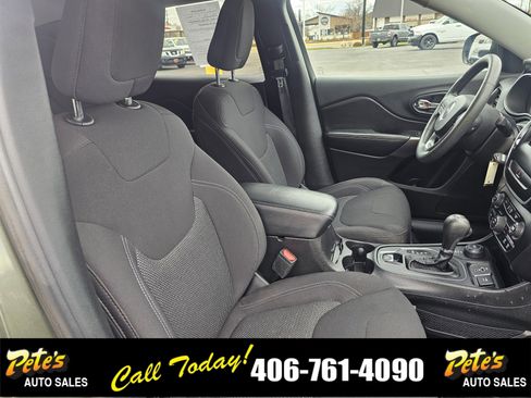 Used 2019 Jeep Cherokee Latitude w/ Popular Appearance Group AWD/4WD image 15