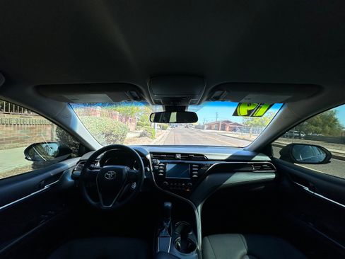 Used 2019 Toyota Camry LE FWD image 12
