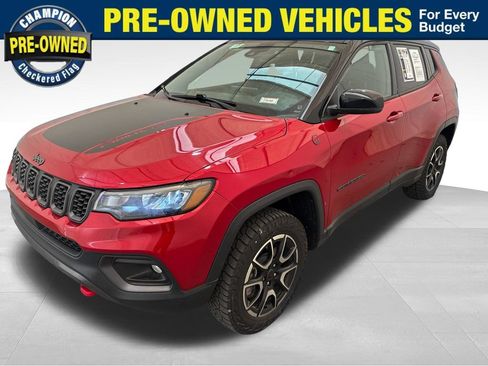 Used 2025 Jeep Compass Trailhawk AWD/4WD image 1