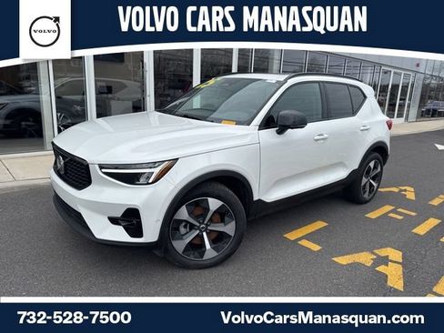 Certified 2025 Volvo XC40 B5 Plus AWD/4WD image 1
