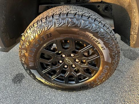 Used 2026 Chevrolet Colorado Trail Boss image 23