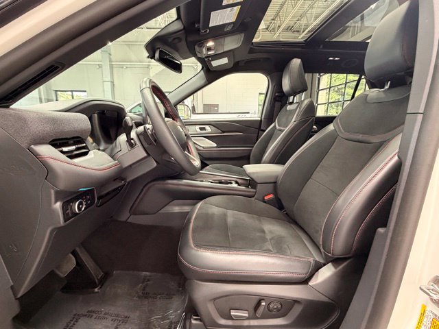 Used 2025 Ford Explorer ST AWD/4WD image 23