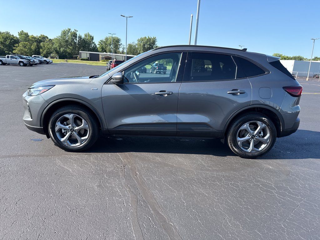 Used 2025 Ford Escape ST-Line Select AWD/4WD image 5