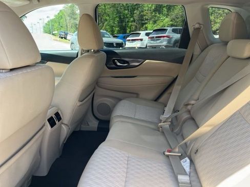 Used 2018 Nissan Rogue SV w/ Sun & Sound Touring Package FWD image 13