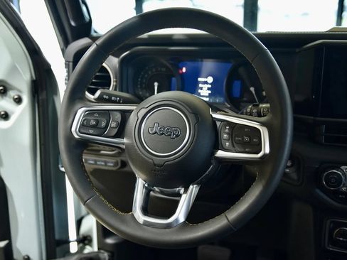 Used 2024 Jeep Wrangler Unlimited Sahara w/ Technology Group AWD/4WD image 18