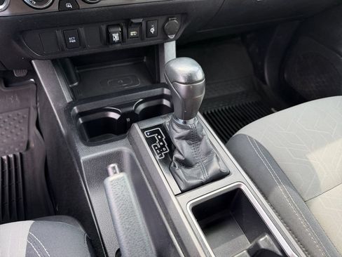 Used 2021 Toyota Tacoma TRD Sport AWD/4WD image 28