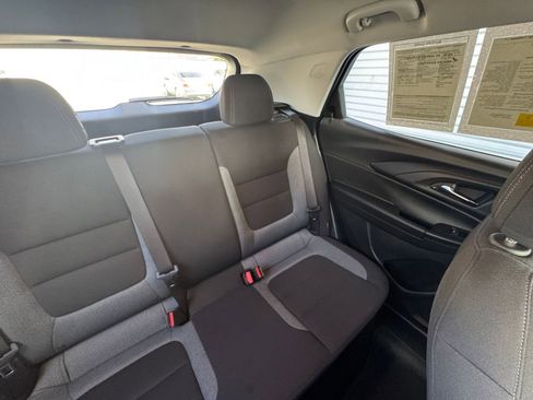 Used 2025 Chevrolet TrailBlazer LT image 35