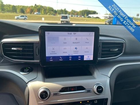 Used 2021 Ford Explorer XLT image 19