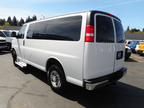 Used 2017 Chevrolet Express 3500 LT w/ LT Preferred Equipment Group image 10