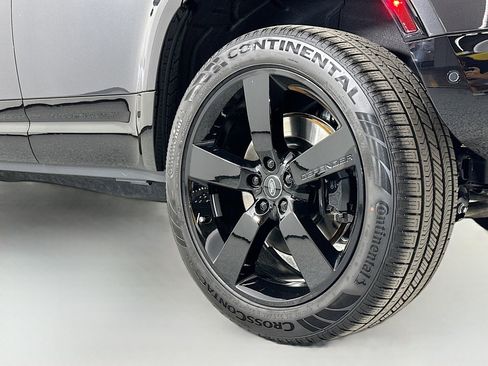 Certified 2025 Land Rover Defender 110 V8 image 9