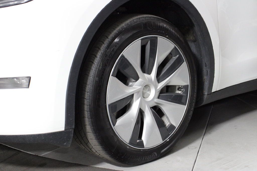 Used 2023 Tesla Model Y Long Range AWD/4WD image 18