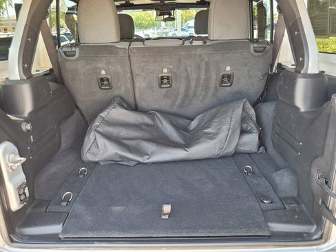 Used 2024 Jeep Wrangler Sahara image 23