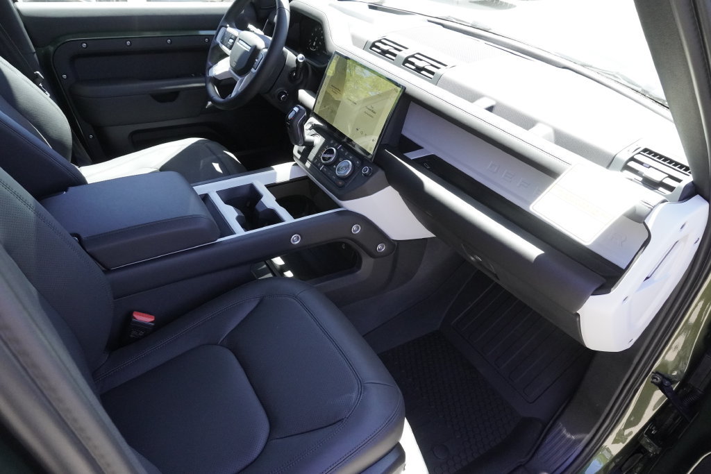 New 2026 Land Rover Defender 110 X-Dynamic SE AWD/4WD image 22