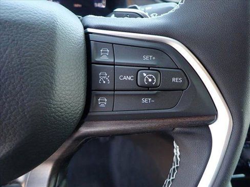 New 2025 Jeep Grand Cherokee L Limited image 17