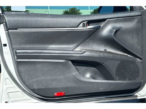 Used 2022 Toyota Camry SE image 11