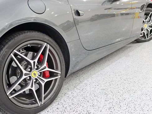 Used 2016 Ferrari California T RWD image 14