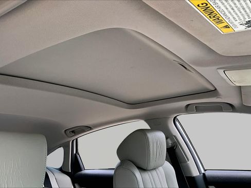 Used 2018 Honda Accord Touring image 13