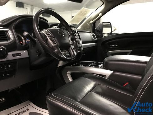 Used 2019 Nissan Titan PRO-4X w/ Pro-4x Convenience Package AWD/4WD image 30