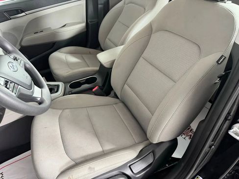 Used 2018 Hyundai Elantra SE w/ Cargo Package image 28