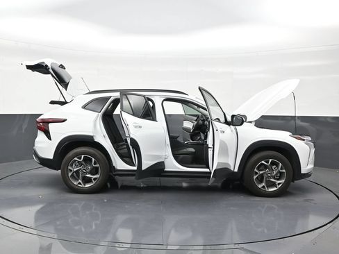 Used 2026 Chevrolet Trax LT FWD image 30