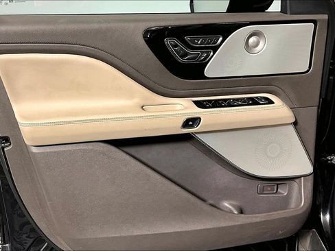 Used 2021 Lincoln Aviator Reserve w/ Equipment Group 201A RWD image 23