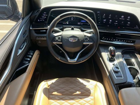 Used 2023 Cadillac Escalade ESV Premium Luxury AWD/4WD image 14
