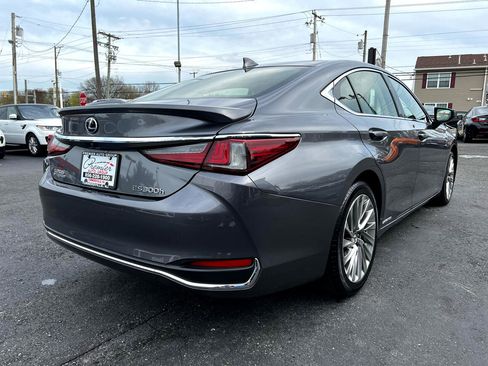 Used 2019 Lexus ES 300h w/ Luxury Package image 5