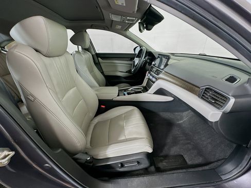 Used 2019 Honda Accord Touring image 30