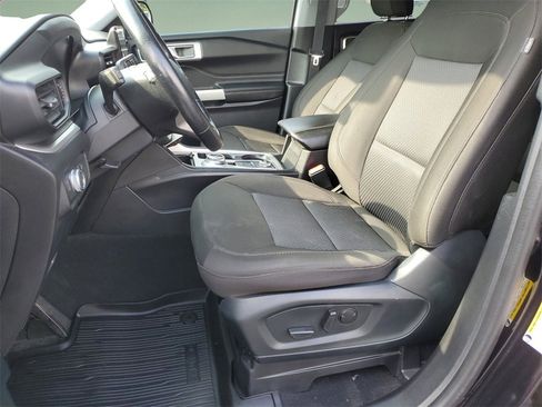 Certified 2022 Ford Explorer XLT image 18