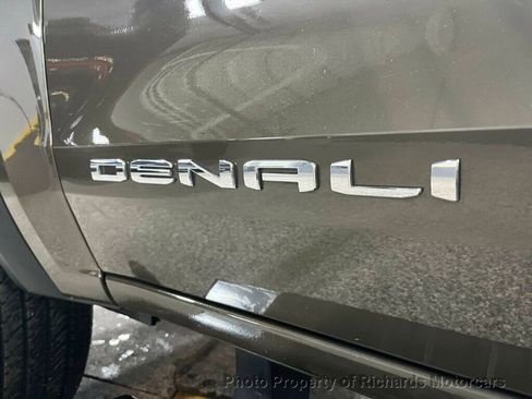 Used 2023 GMC Canyon Denali image 12