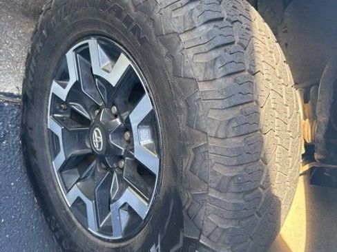 Used 2020 Toyota Tacoma TRD Off-Road image 16