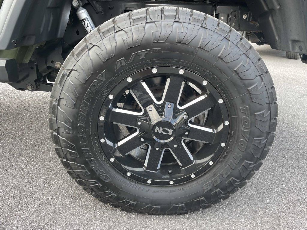 Used 2022 Jeep Gladiator Rubicon w/ LED Lighting Group AWD/4WD image 17