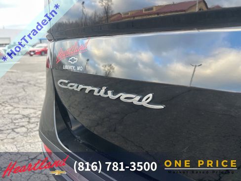 Used 2022 Kia Carnival SX Prestige image 12