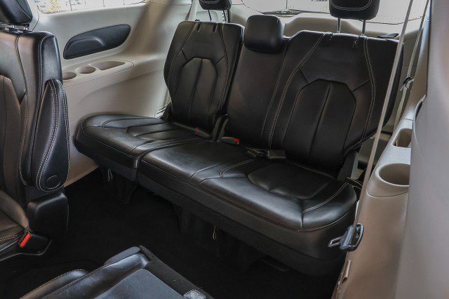 Used 2023 Chrysler Pacifica Touring-L FWD image 29