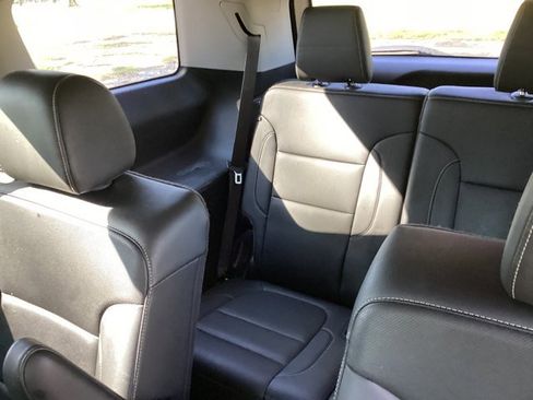 Used 2023 GMC Acadia SLT image 19