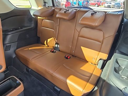 Used 2024 Nissan Pathfinder Platinum image 16