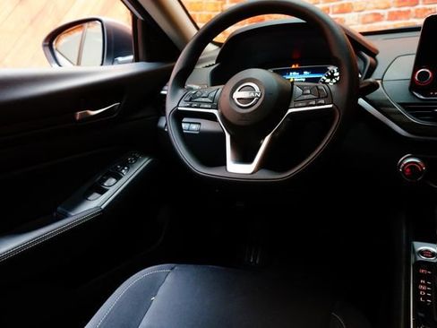 Certified 2025 Nissan Altima 2.5 SV FWD image 14